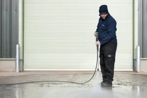 Man jet washing