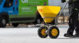 man salt gritting