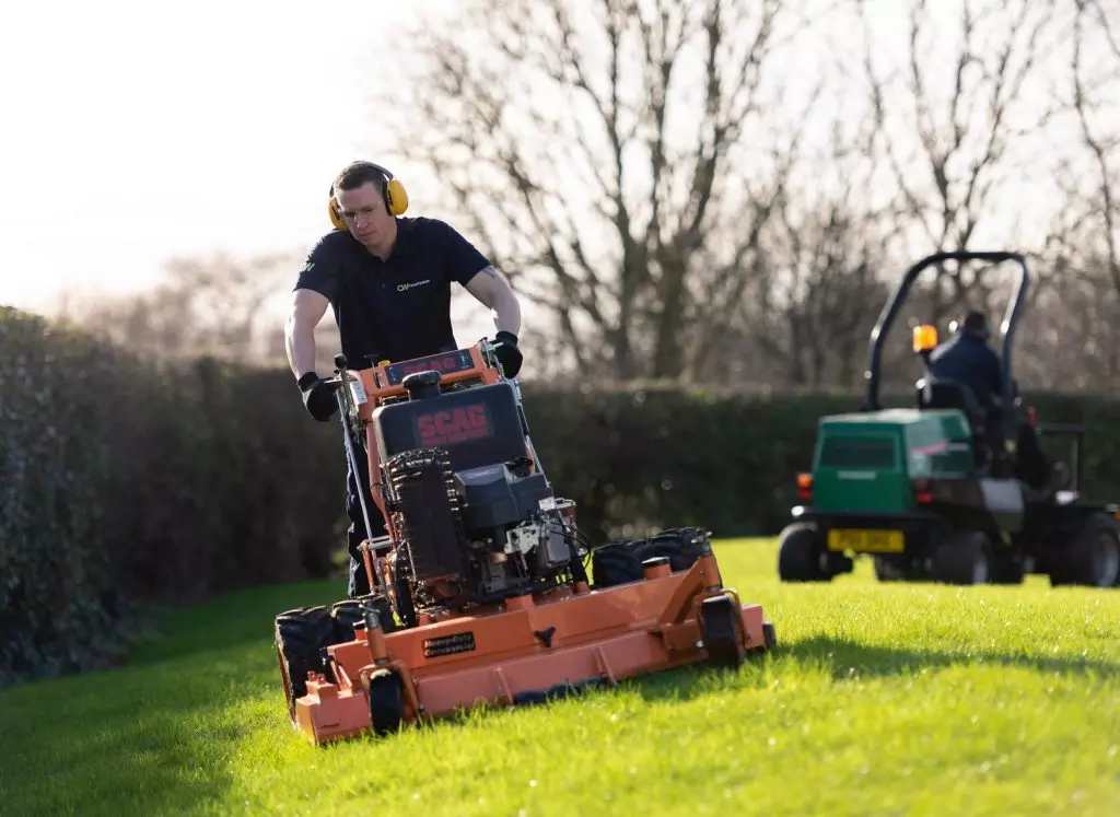 Contractor Grounds Maintenance in the UK
